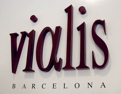 Letras corporeas fabricadas PVC  marca Vialis Barcelona